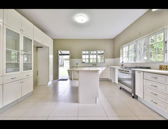 4 BEDROOM HOUSE FOR SALE IN IRENE GLEN